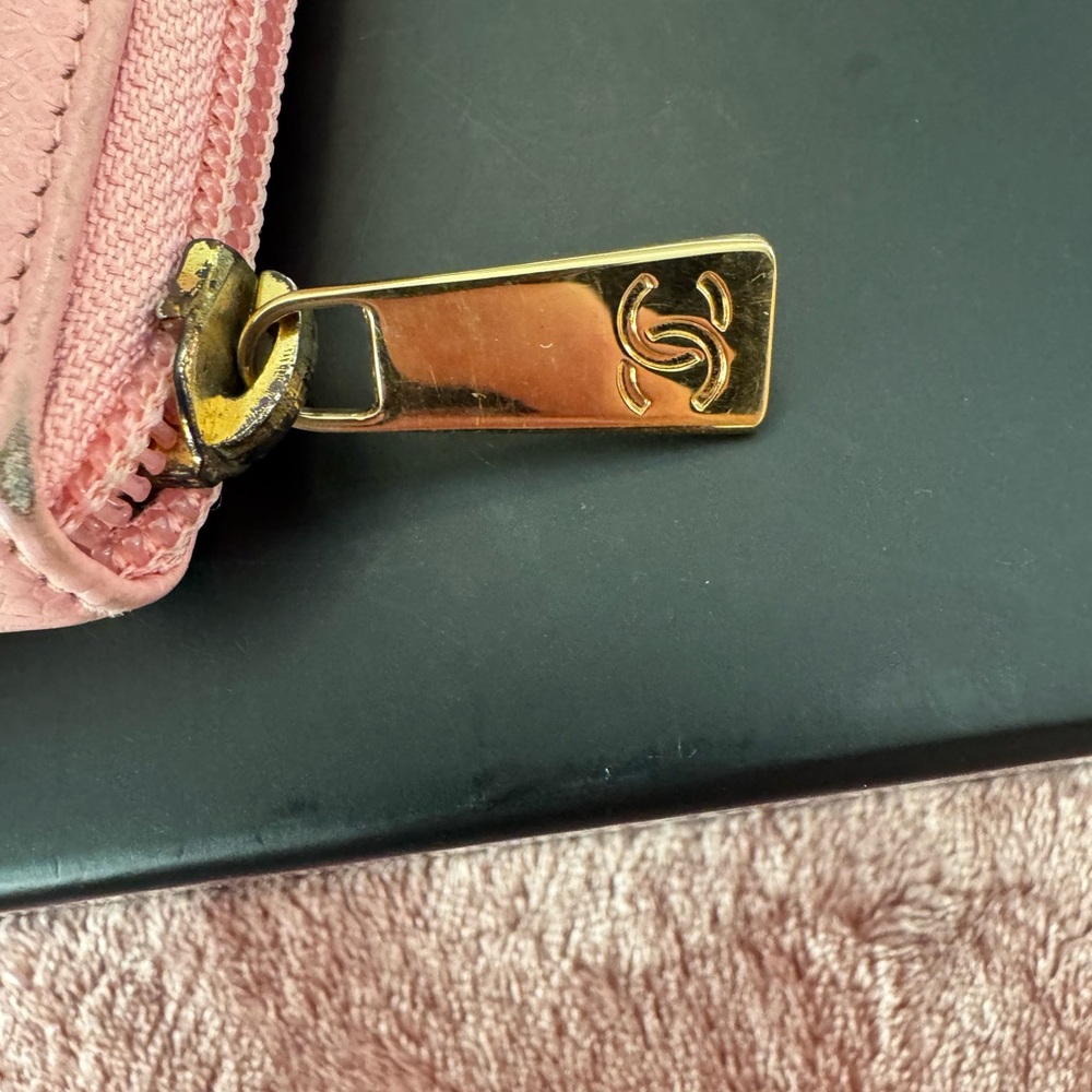 Authentic Chanel Pink Leather Wallet with Iconic CC Logo and Halo intact. 🩷 - Picture 6 of 13